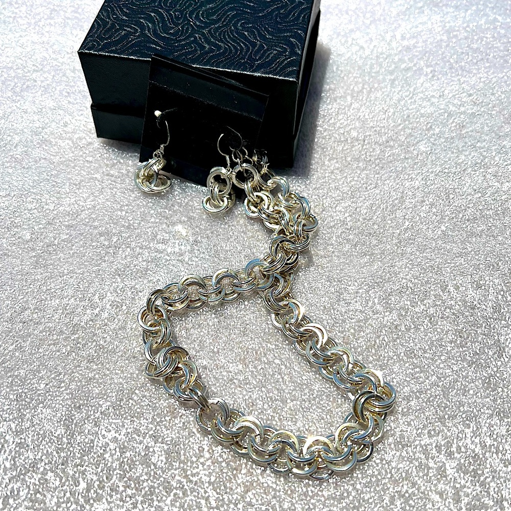 Vintage Necklace Earrings Set Never Used Silver with Holden highlights Chains